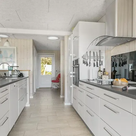 Front In With Kitchen Holiday home *