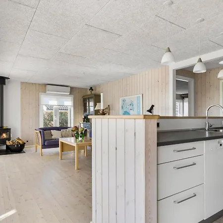 Holiday home Front In With Kitchen *