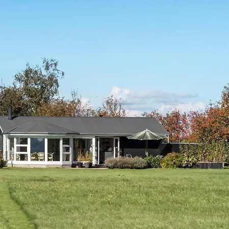 Holiday home Front In With Kitchen